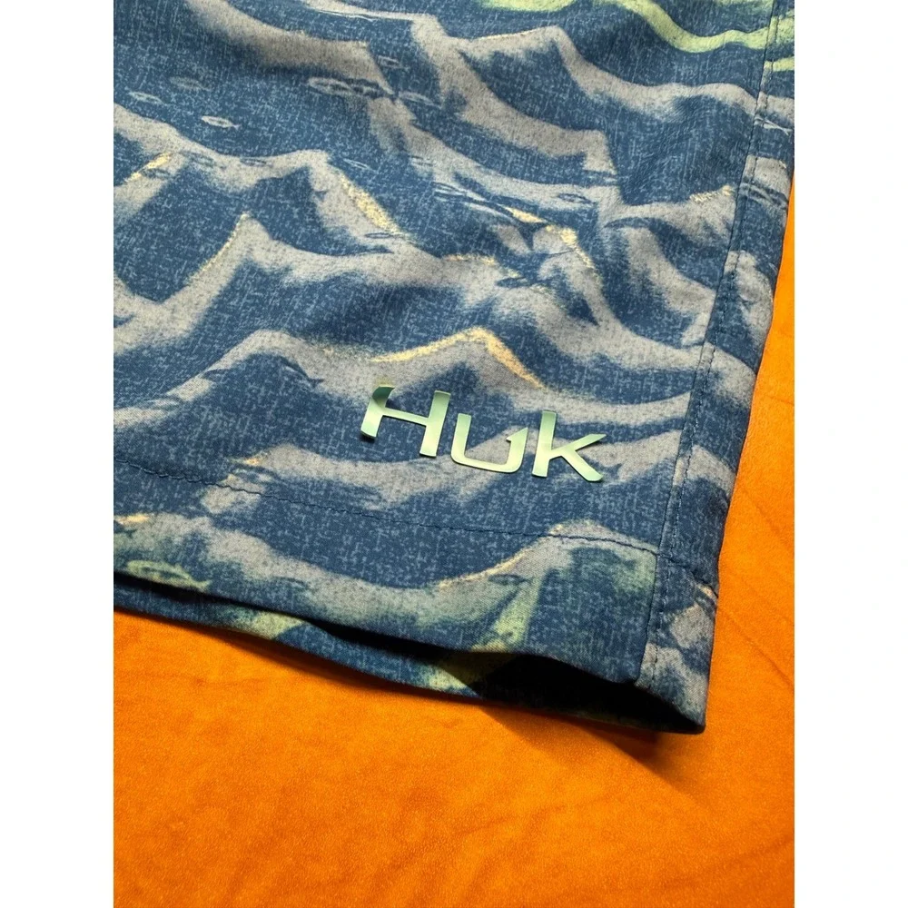 Huk Performance Fishing Shorts Mens XXL Blue Wave Print Board Trunks 6in Inseam